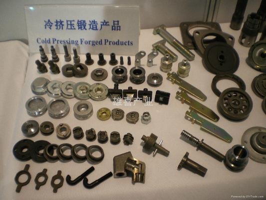 Dado freddo Bolt della macchina di abbattimento e di scavo del ribattino di industria che fa 4 stazioni